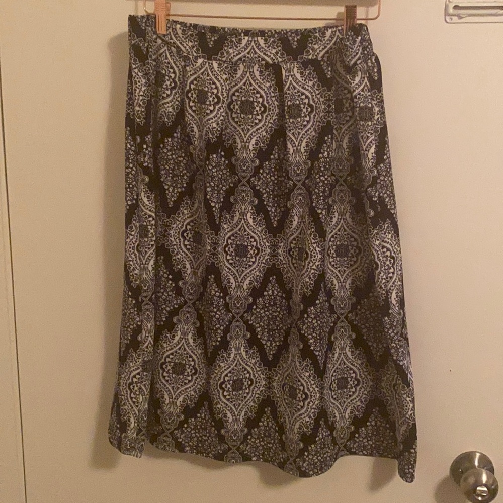 Knee Length Black & White Skirt